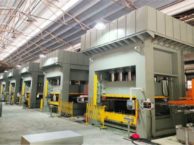 Automatic stamping line