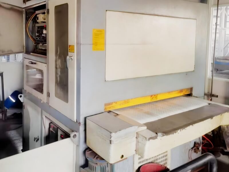 Deburring machine